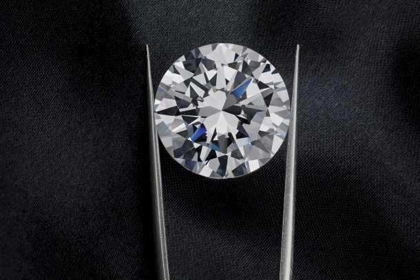 A loose diamond refers to a diamond that is not yet set in any type of jewellery