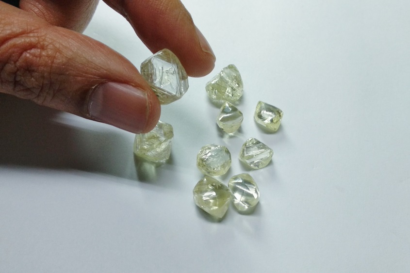 De Beers rough diamonds