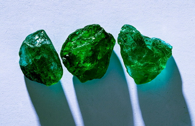 Gemfields suffered a slump in sales and prices at its latest auction of rough emeralds from its Kagem mine, in Zambia.