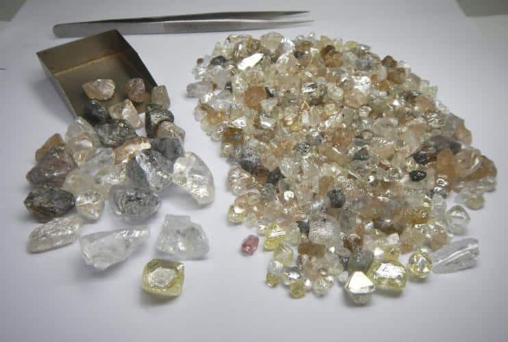 Angola seized 710 diamonds of different carats